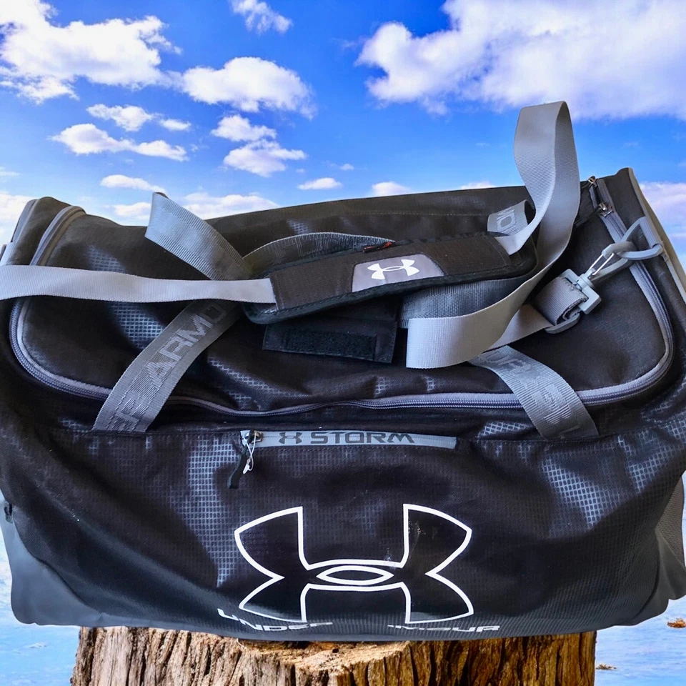 Bolso de Lona Under Armour STORM HEAT GEAR Gris y Negro Logotipos Asas + Correa Foto 3 de 4