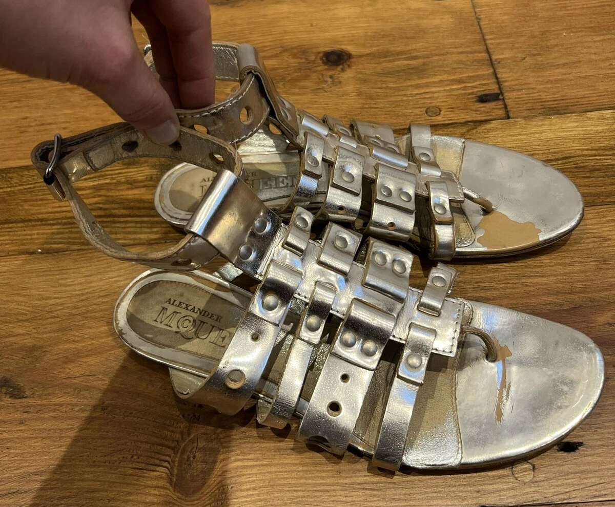 Sandali gladiatore piatti designer ALEXANDER MCQUEEN oro metallizzato UK 4