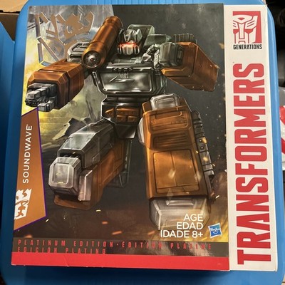 Platinum Edition - Masterpiece Soundwave with Cassettes - Year of