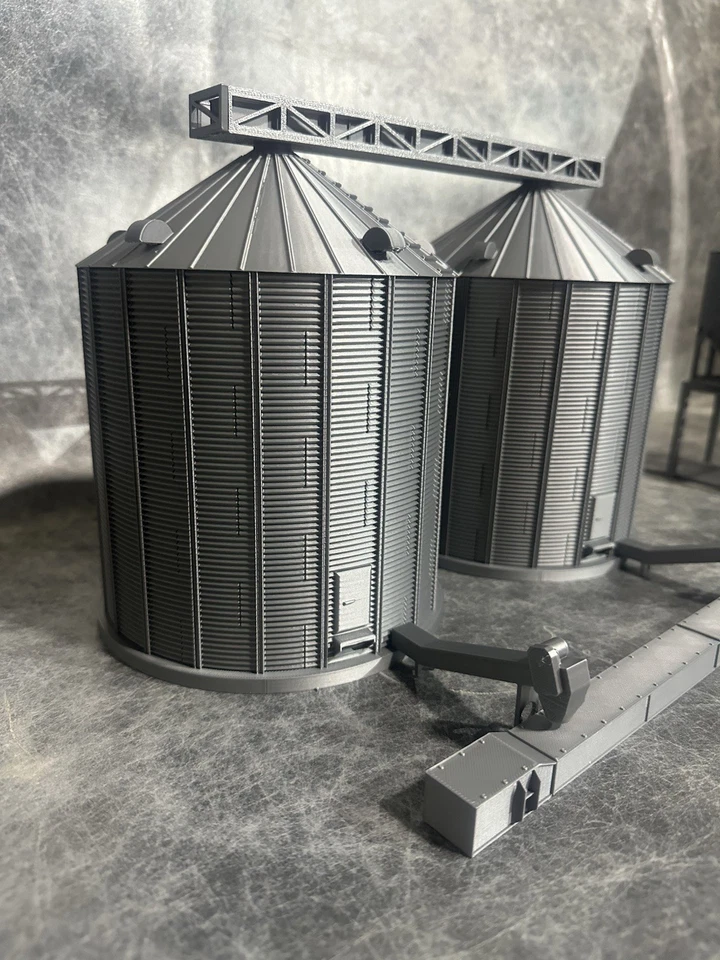 1/64 scale grain bins - Image 3 of 4