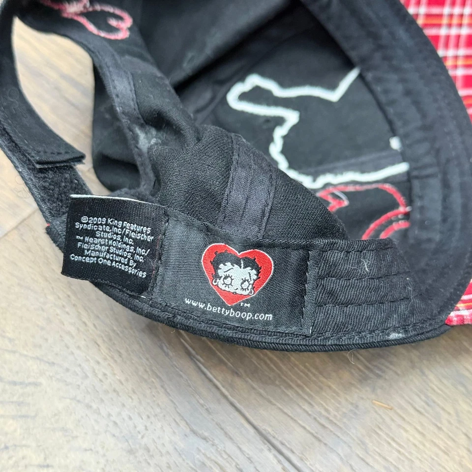 Gorra de béisbol negra de colección Y2K Betty Boop Dangerous Curves Ahead Biker de colección Foto 2 de 4
