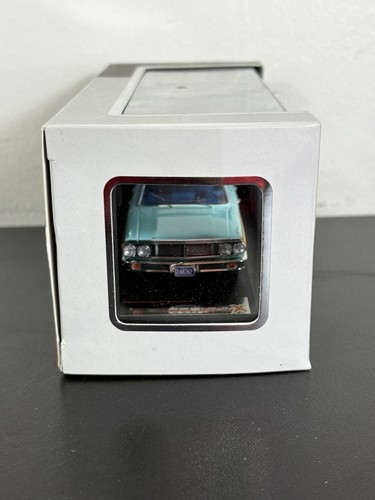 PREMIUM X 1960 FORD COUNTRY SQUIRE STATION WAGON - LIGHT BLUE - 1/43 SCALE - Picture 7 of 8