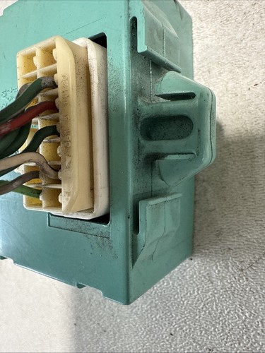 2002 2003 Lexus ES300 Brake Lamp Light Failure Sensor Control Module 89373-33290 - Picture 7 of 7