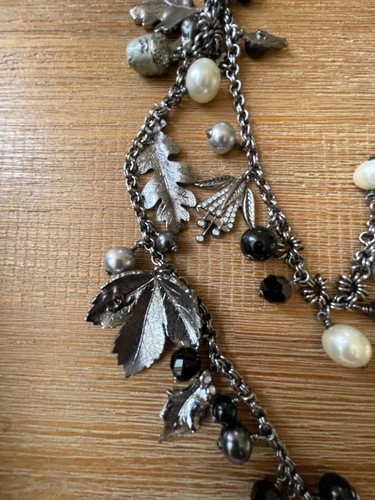 Chanel double layered chain necklace, offwhite pearls with CC logo fig leaves - Picture 5 of 5