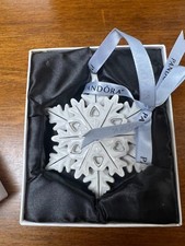 Christmas Snow Flake NWOT "Pandora" 2015 white/silver Xmas tree ornament.