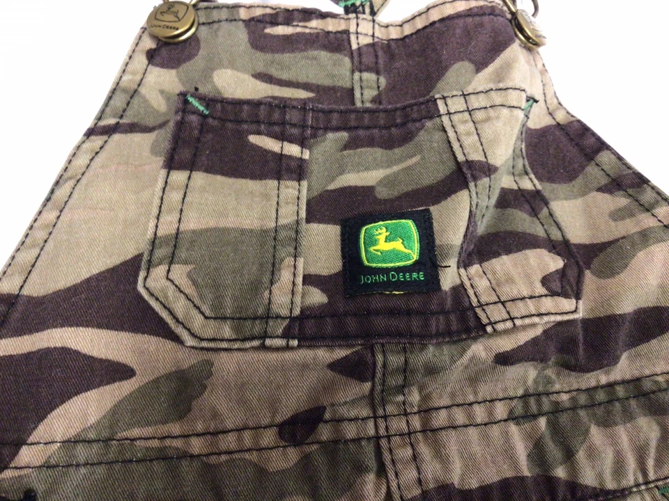 Mono camuflaje John Deere talla 3T para niños usado en excelente estado Foto 2 de 4