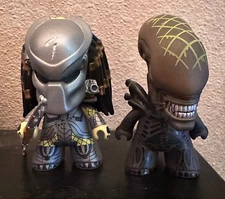 LootCrate Exclusive Alien VS Predator AVP Titans Vinyl Figure Lot 4.5" - SEALED