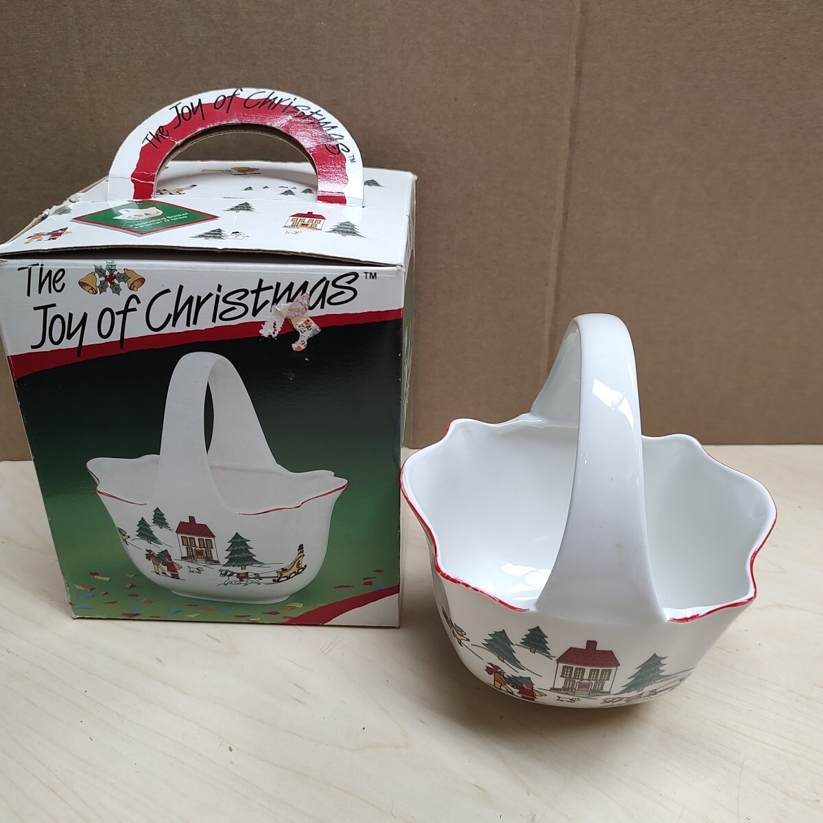 Jamestown China Joy Of Christmas Stoneware Handled Basket  display picture 3