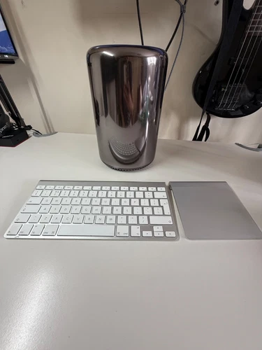 Apple Mac Pro 6,1 Intel Xeon 6 Core 16GB AMD D500 X2 WITH TRACKPAD & KEYBOARD