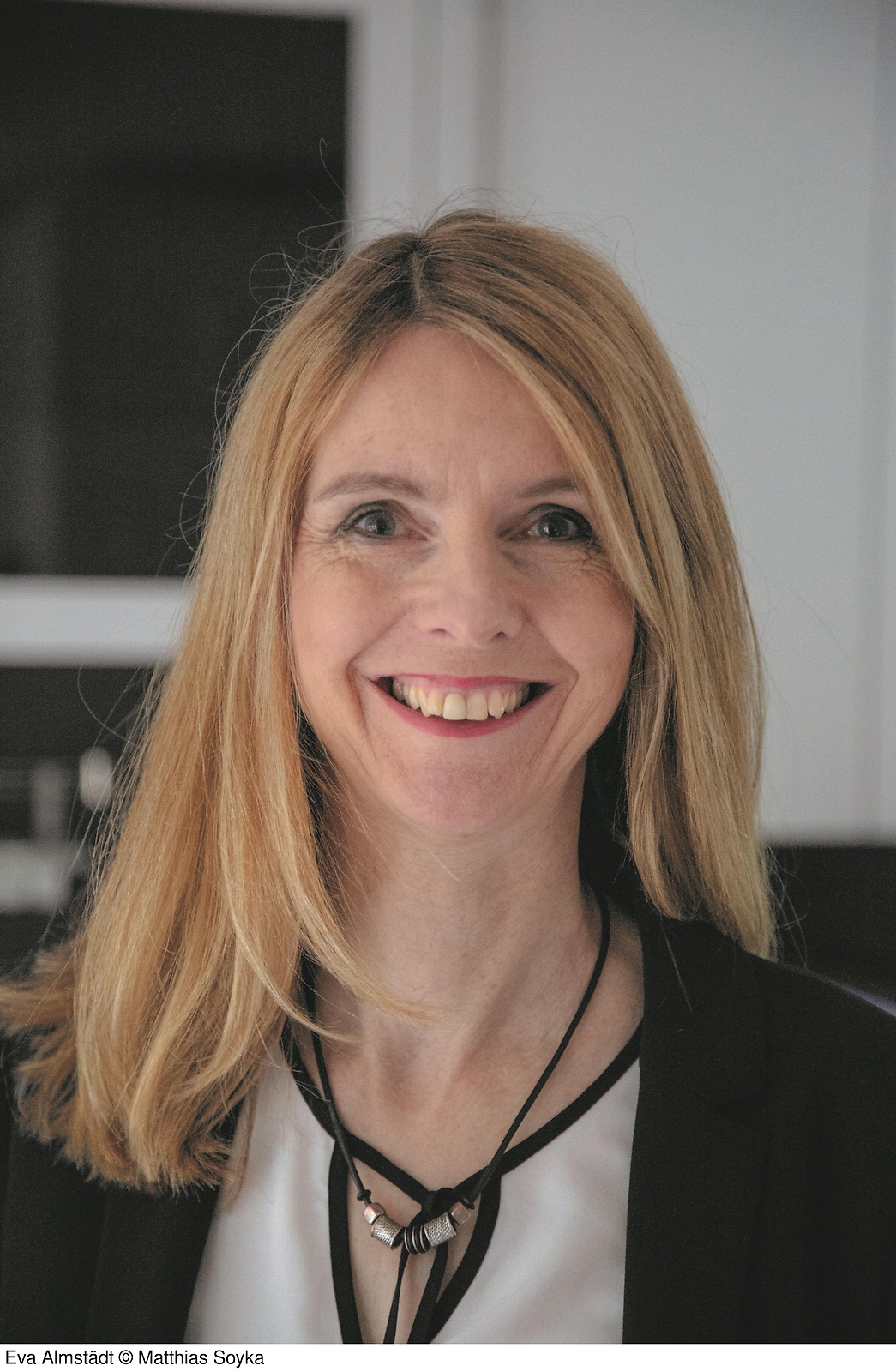 Thumbnail - Blaues Gift, Eva Almstädt