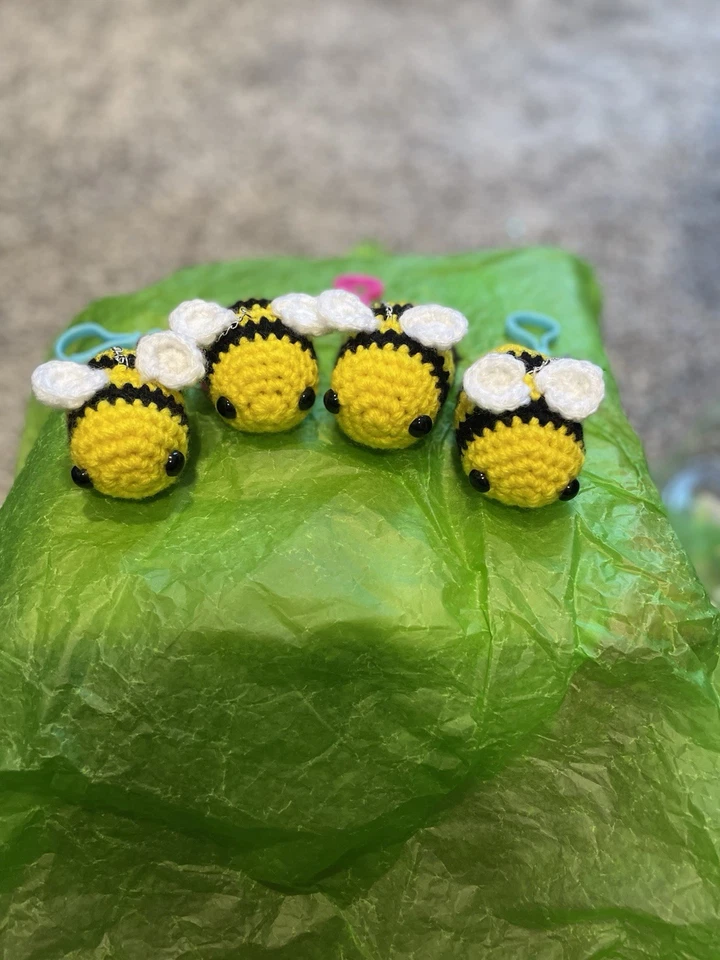 Llavero Abejorro Hecho Con Amor Crochet, Dije Bolso, Llavero, Negro y Amarillo Foto 2 de 4