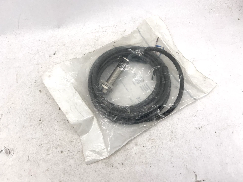 New Allen Bradley 871T-G5A18 Ser B Inductive Proximity Sensor 20-132V Dist: 5mm - Image 3 of 4