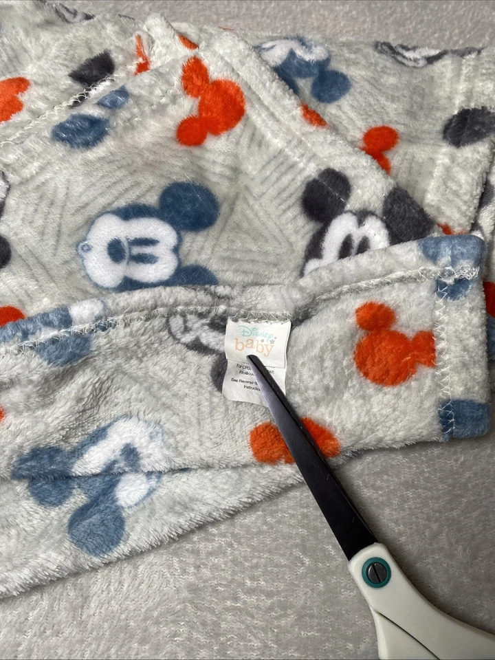 Manta Bebé Disney Cabeza de Mickey Mouse Líneas Gris Rojo Azul Negro Silueta Lovey Foto 3 de 4