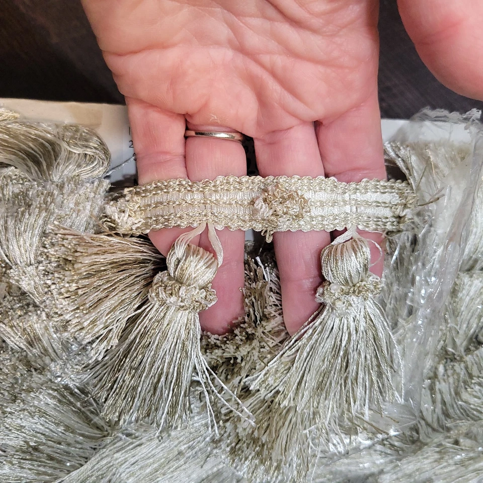 Borde de venta inmobiliaria - 2 6/8” x 15 yardas dorado/plateado color lino borla flecos Foto 3 de 4