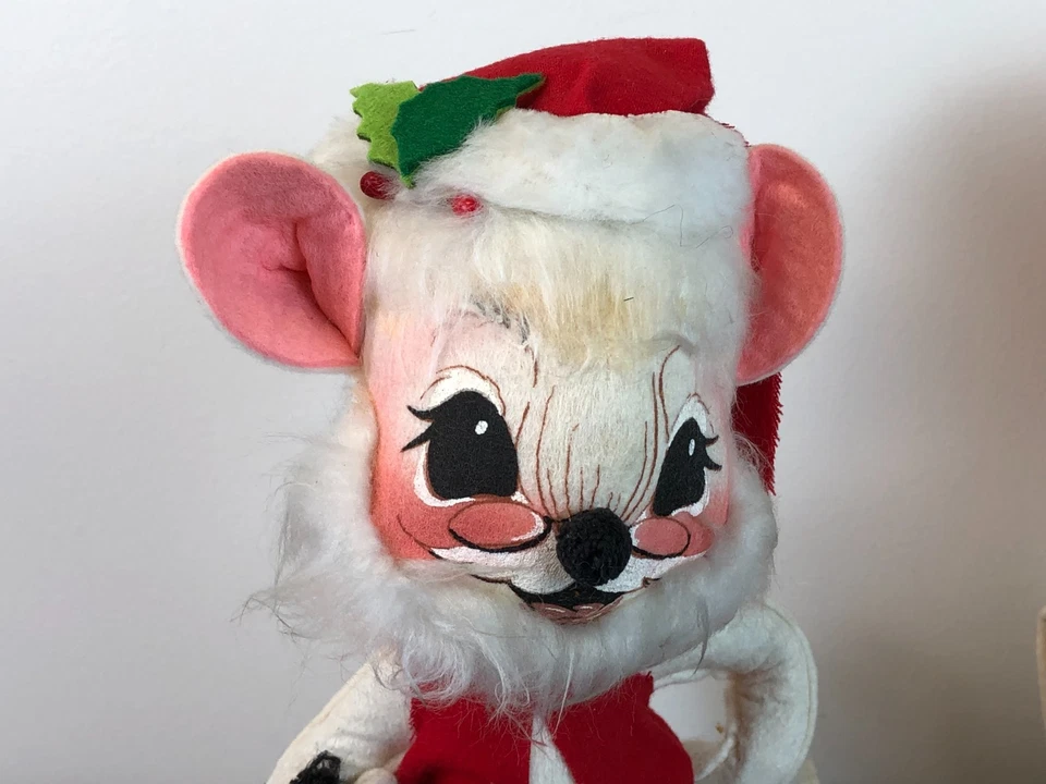 Vintage Pair ANNALEE Mobilitee Dolls 12" Mr & Mrs SANTA CLAUS Muff 1965 1971 - Image 4 of 4