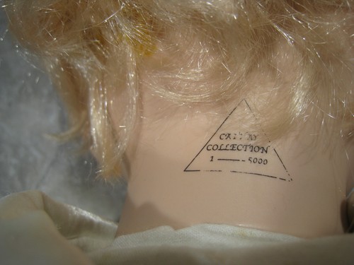 Vintage Cathy Collection Porcelain Doll Blonde Velvet Outfit Red Shoes 1/5000 - Picture 6 of 6