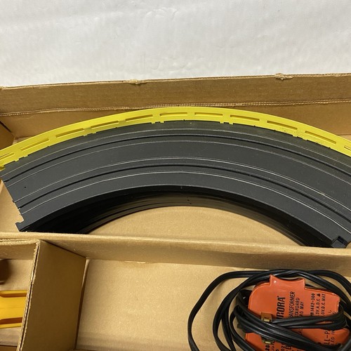 Vintage Aurora AFX California Van Speedway Racing Set Tested w/ 2 Slot Car Van - Picture 11 of 15