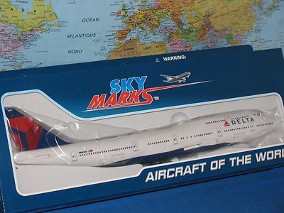 1/200 SKYMARKS DELTA AIRLINES BOEING B747-400 W/GEAR