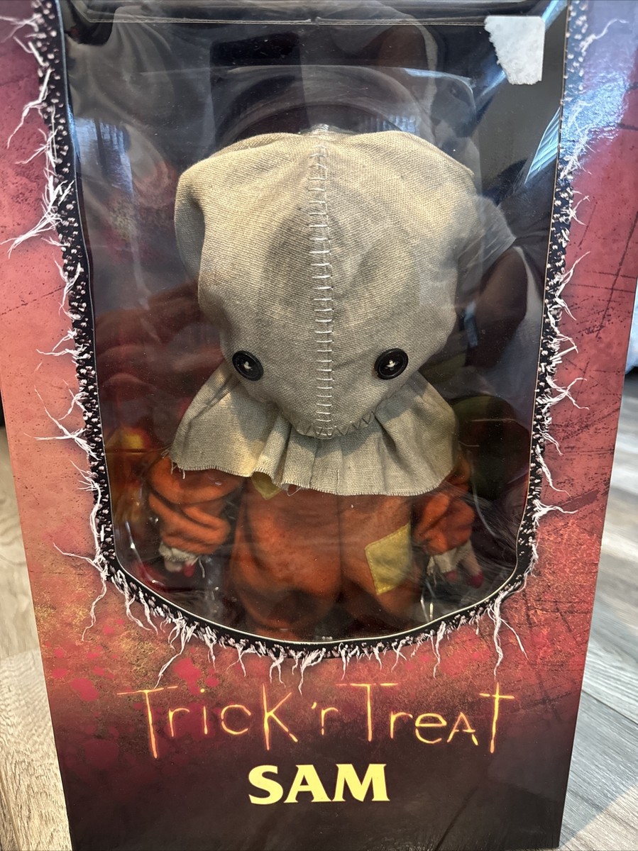 Mezco Toys Mega Scale 15