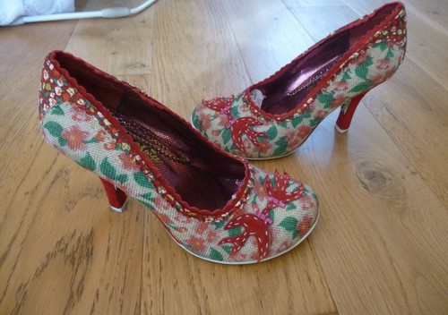 Irregular Choice Tacones Florales Rojos Golondrina EUR Talla 38 Reino Unido Talla 5 En Caja inc Reino Unido P+P - Imagen 2 de 14