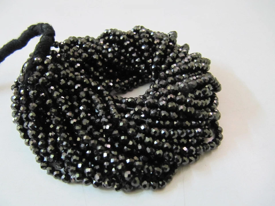 Cuentas de circonita cúbica de color negro natural de 10 hebras de 3 mm, hebra de 13" pulgadas. Foto 3 de 4