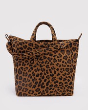 Baggu Horizontal Zip Duck Bag in Leopard