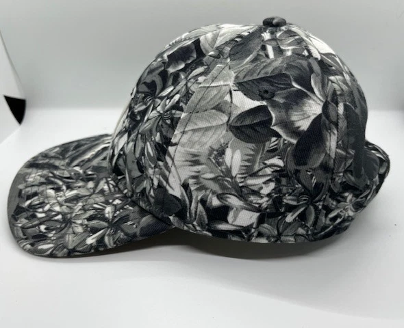 Gorra Nike Golf Dri-FIT Heritage 86 Aerobill ajustable con correa blanca y negra floral Foto 3 de 4