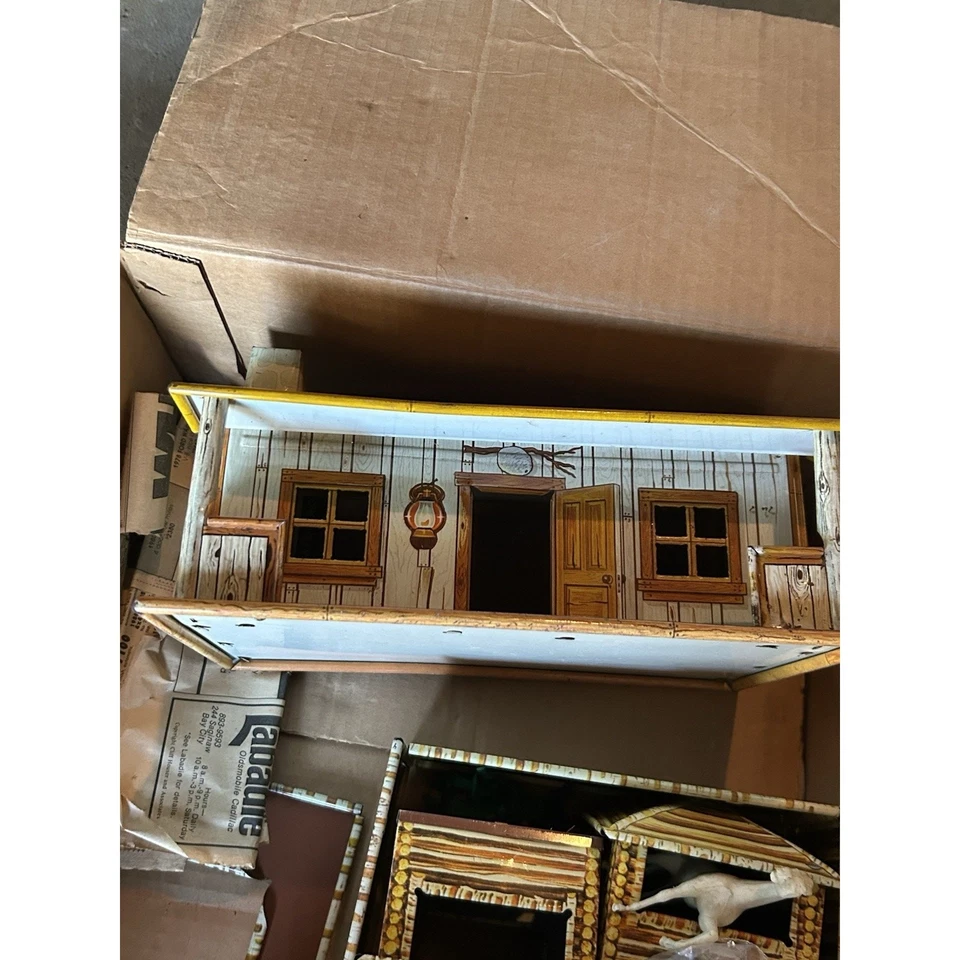 Vintage Marx Tin Litho Carry-All Fort Apache Play Set w/Figures & Accessories - Image 4 of 4