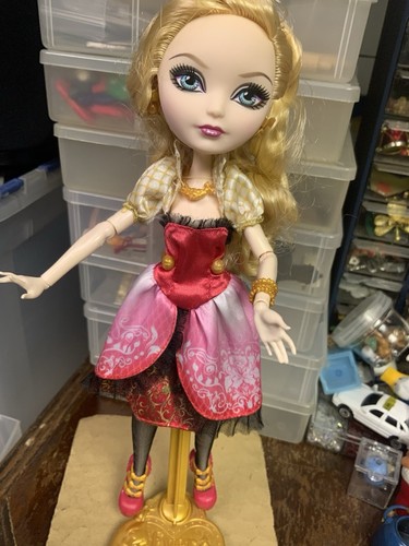 Ever After High Doll 2012 - Picture 4 of 10