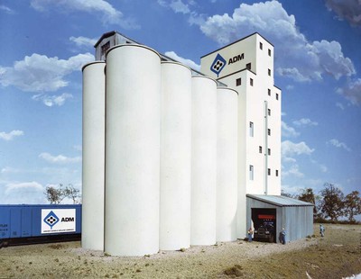 Walthers Cornerstone HO Elevator Add-on Silos Kit 933-3023