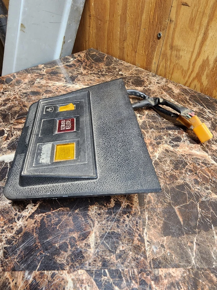 Interruptor descongelador de cubierta de fusibles Datsun 240Z 1972-1973/cinturón de seguridad de sujeción/estrangulador Foto 2 de 4