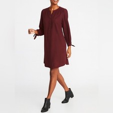 Old Navy Size Medium Maroon Button-Up dress tie long sleeves