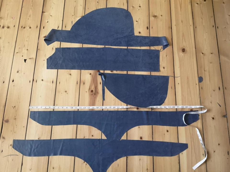 Pezzi di Ritagli in Lattice Scarti di Gomma Blu 0,4mm Radicale Confezione 220g - Immagine 3 di 4