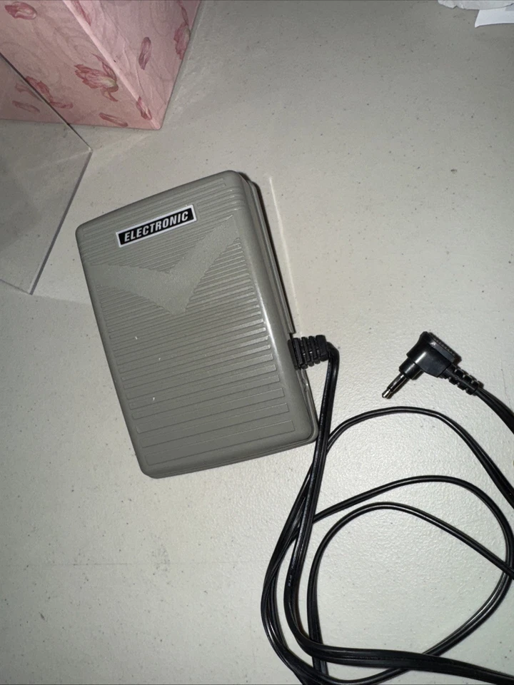 Pedal electrónico para máquina de coser Phaff Foto 2 de 4