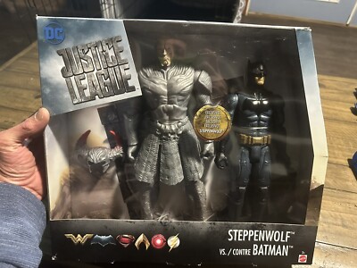 Justice League - ''Steppenwolf vs / contre BATMAN''. NEW in Package