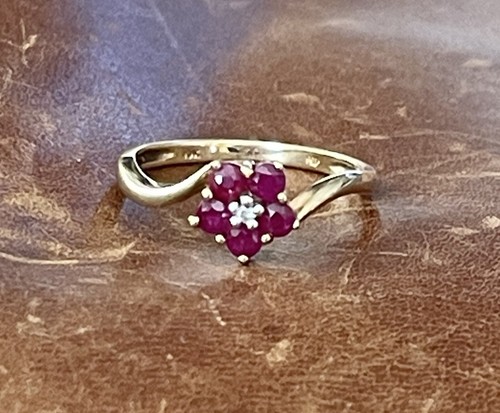 Vintage 10k Yellow Gold Natural Ruby & Diamond Flower Promise Ring Size 6.75 - Picture 2 of 22