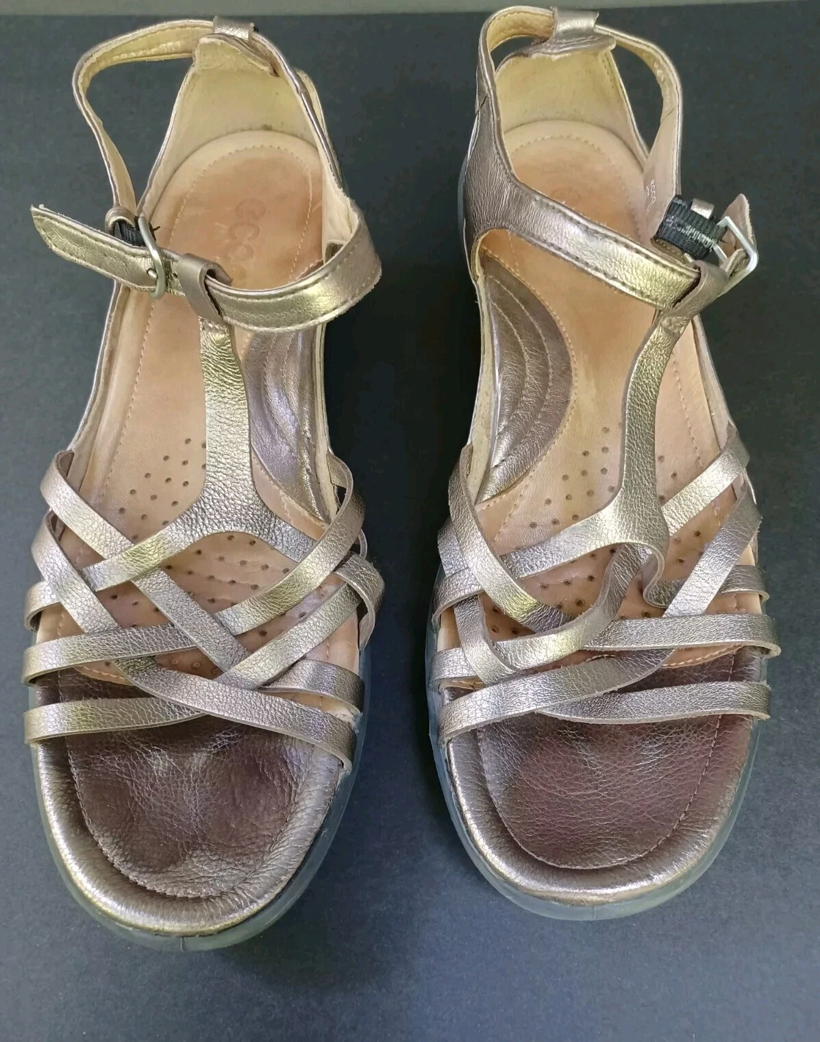 Ecco Zeppe Sandalo Oro Peltro Metallico Cinturino a T Donna 39 8 8 5