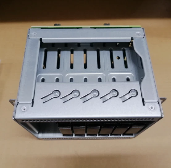 HP ML30G9 150G9 110G9 2.5" hard drive cage 765754-001 765756-001 W/Cable - Image 2 of 3