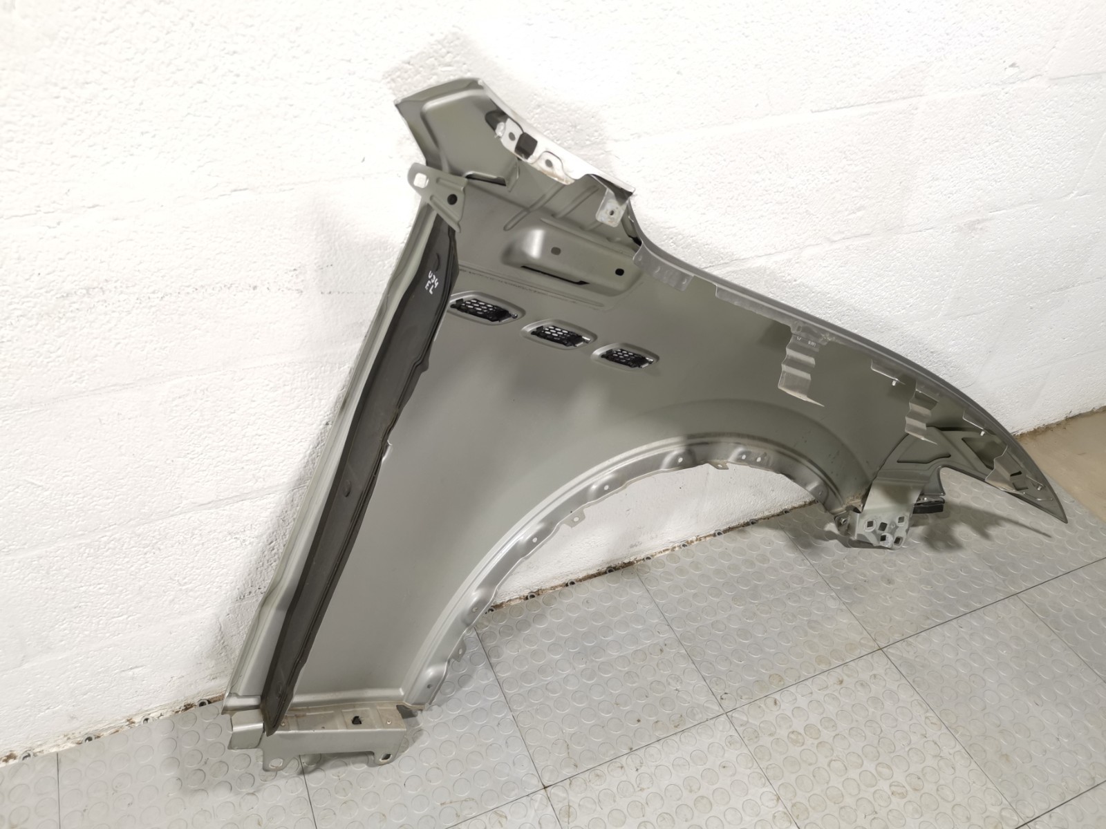 Maserati Levante 3.0 L AWD 2017 Front Left Silver Color Fender Cover OEM