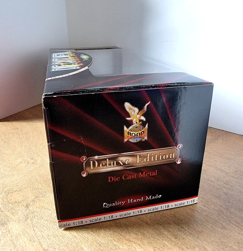 ROAD SIGNATURE 1948 FORD CONVERTIBLE 1:18 SCALE MODEL NEW IN GREAT CONDITION. - Image 4 of 4