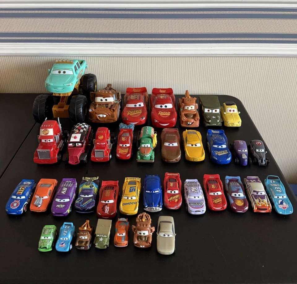 MEGA Disney Pixar Carros Lote de 37 Carros Filme Lightning Mater Diecast Mack Cruz - Imagem 2 de 4