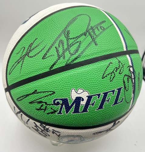 2023-25 Dallas Mavericks Signed Team Basketball Kyrie + More Auto PSA/DNA LOA - Picture 5 of 7