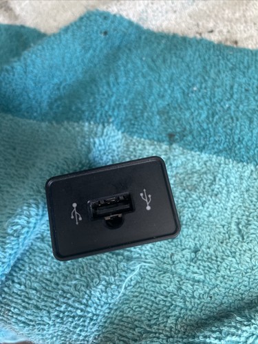 Fiat Grande Punto/ 500/ Panda Usb Port (735429751) Ek6 - Picture 9 of 11