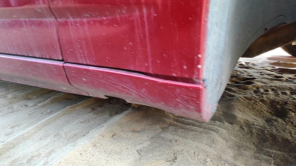 2010 充电器 乘客 右模 Fender Trim Prh Inferno 红色水晶 — 第 2/3 张图片