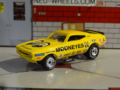 MOONEYES 1971 FORD MUSTANG MOONEYES FUNNY CAR 1/64 SCALE DIECAST DIORAMA