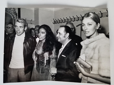 Photo - Jacques Brel, Joan Diener, Dario Moreno, Princesse Paola 1968