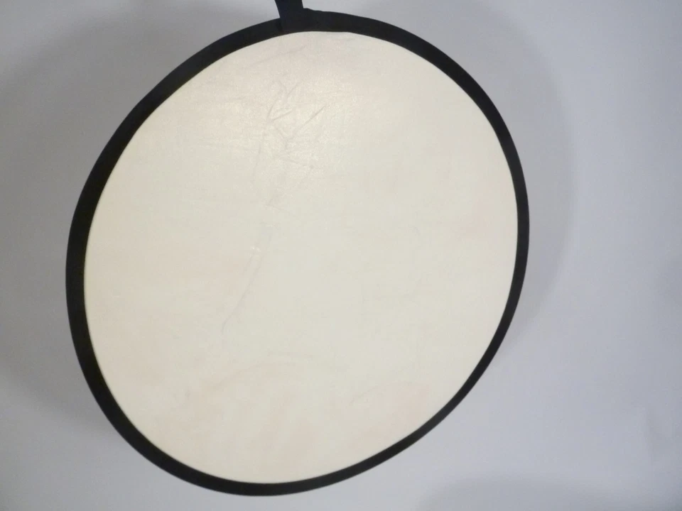 Lastolite Circular Photography Light Reflector Diffuser Gold/White 20`` - Image 3 of 3