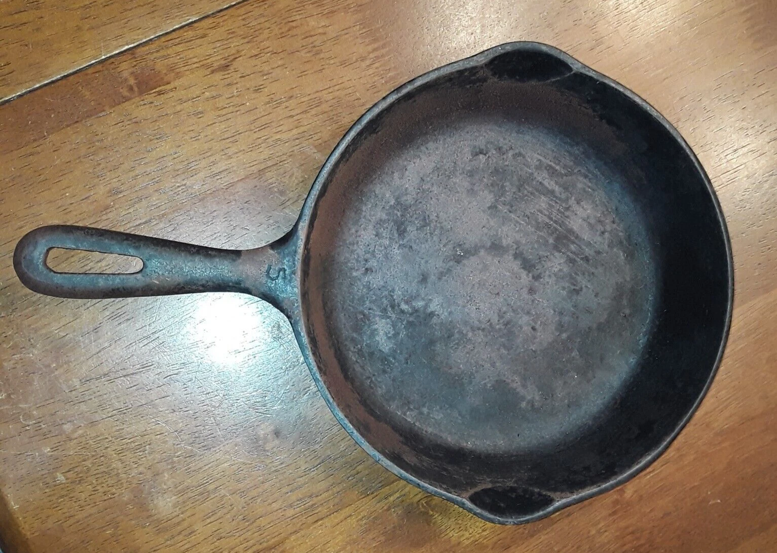Vintage Cast Iron Skillet #5 with an X on the Handle no heat rim