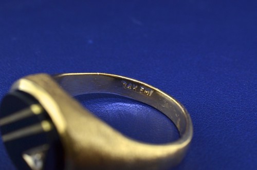 14k Yellow Gold Diamond And Black Onyx Ring. Size 10 - Picture 3 of 4