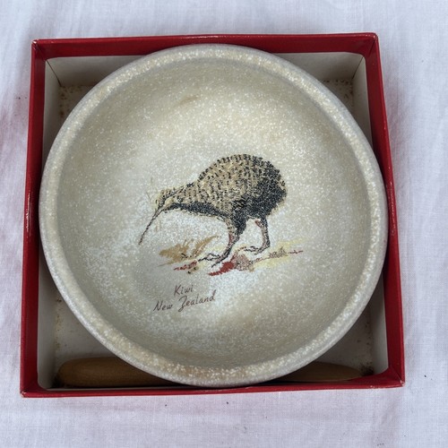 New Zealand Pottery Pioneer V & B Mee Bowl Vintage Boxed Ironstone Kiwi, Gift - Picture 17 of 24